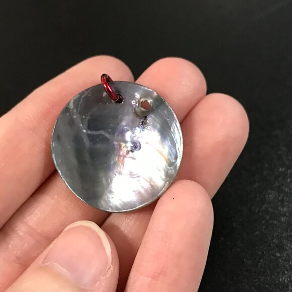 Purple Black Lip Shell Pendant - Picture 3 of 10